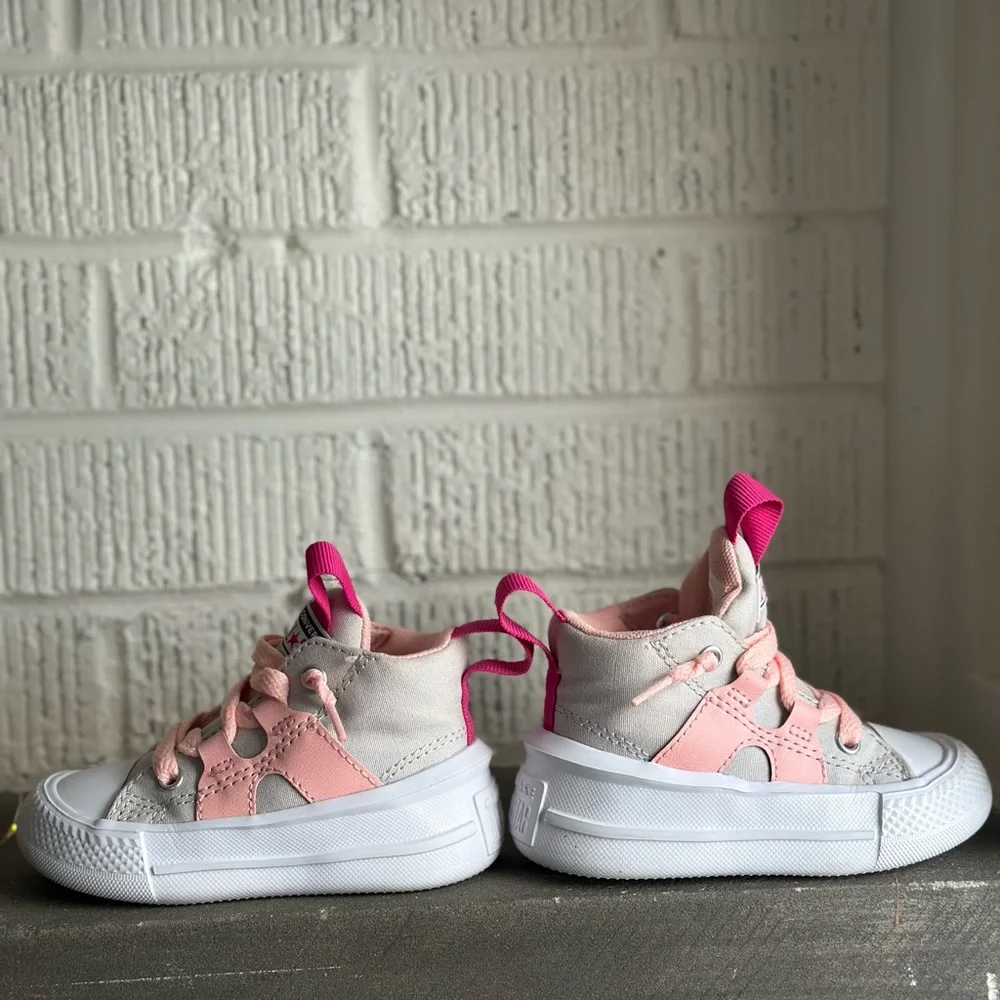Infant Converse Chuck Taylor ultra color block easy on Size 5 Tan/Pink L…